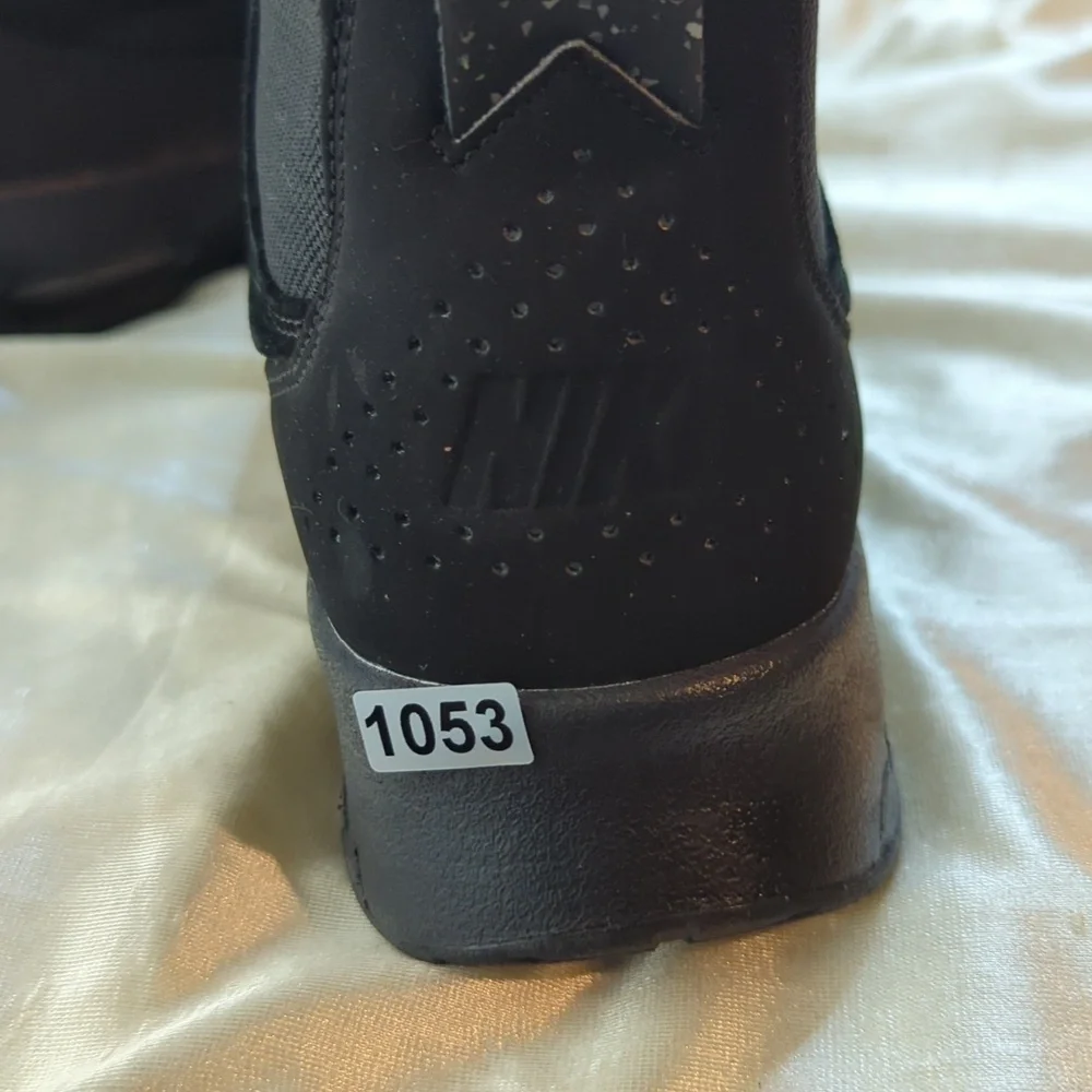 Nike Air Max Thea Mid Chucka Boot